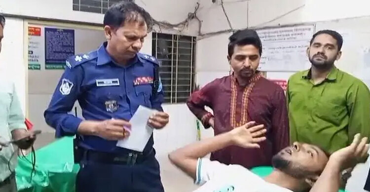 পাগলা মসজিদে সংবাদ সংগ্রহ করতে গিয়ে হামলার শিকার দুই সাংবাদিক