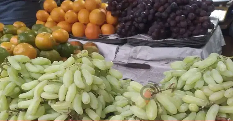 সিন্ডিকেটে চড়া দেশি-বিদেশি ফলের দাম, ক্ষুব্ধ ক্রেতা