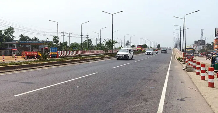 ঢাকা-চট্টগ্রাম মহাসড়কে নেই যানজট, স্বস্তিতে বাড়ি ফিরছে মানুষ!