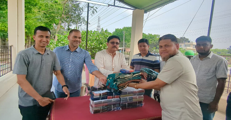 মাগুরায় জেল বন্দীদের মাঝে ঈদ উপহার বিতরণ