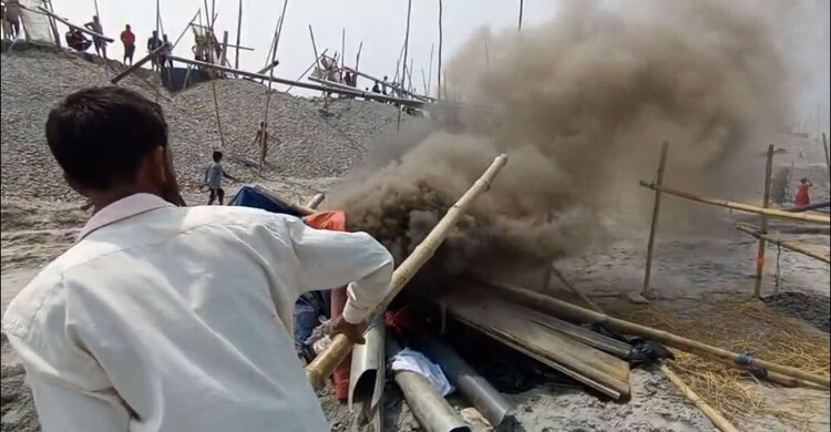 নীলফামারীতে পাথর সিন্ডিকেটের তাণ্ডব, সংঘর্ষে আহত অন্তত ২০