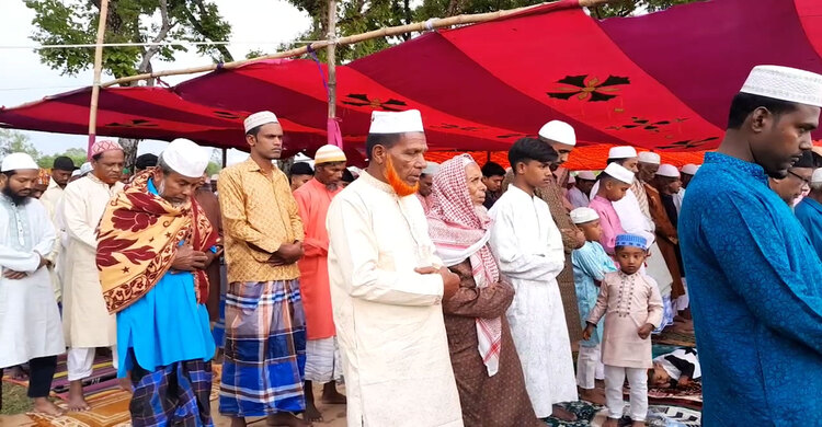 শেরপুরে মধ্যপ্রাচ্যের সাথে মিল রেখে ৭ গ্রামে ঈদুল ফিতরের নামাজ অনুষ্ঠিত