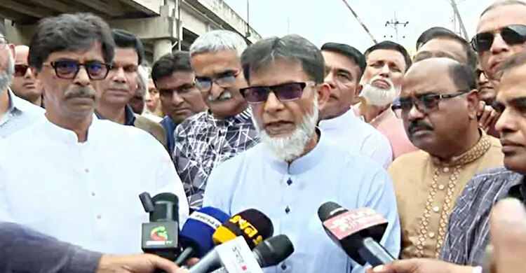 হতাহতদের খোঁজখবর নিতে কুমিল্লা মেডিকেলে রেলপথ প্রতিমন্ত্রী