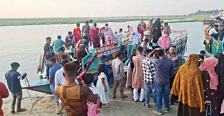 ঈদের ছুটিতে যমুনার পাড়সহ বিনোদন কেন্দ্রে ভিড়