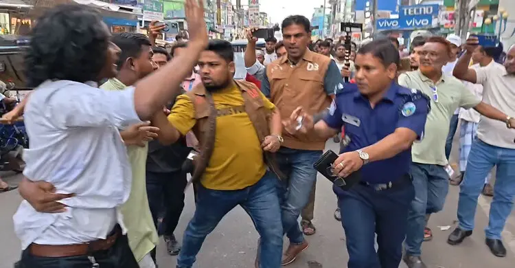 লক্ষ্মীপুর পুলিশের সঙ্গে বৈষম্যবিরোধী ছাত্রদের হাতাহাতি, ওসিসহ আহত ৮