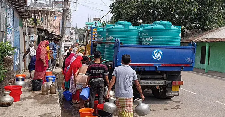 খাওয়ার পানিও জোটে না বন্দরের বাসিন্দাদের