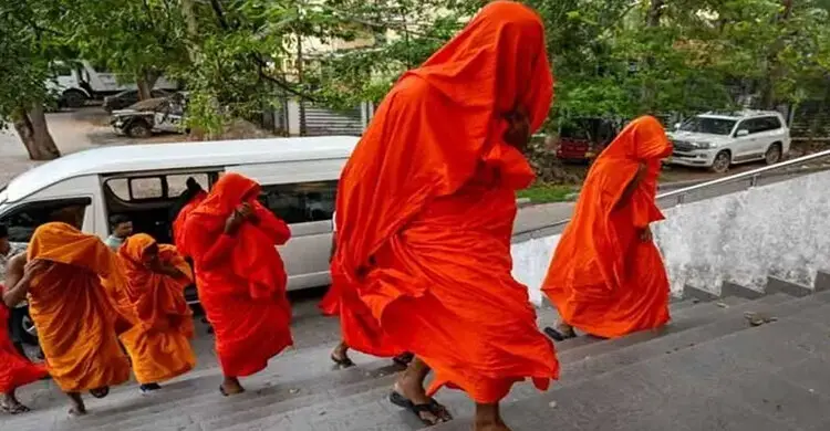 শ্রীলঙ্কায় ১১০ কেজির বেশি গাঁজাসহ ২২ বৌদ্ধ ভিক্ষু আটক