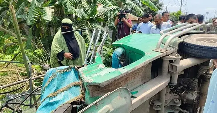 ময়মনসিংহে ট্রাক-সিএনজি সংঘর্ষ, নিহত বেড়ে ৪