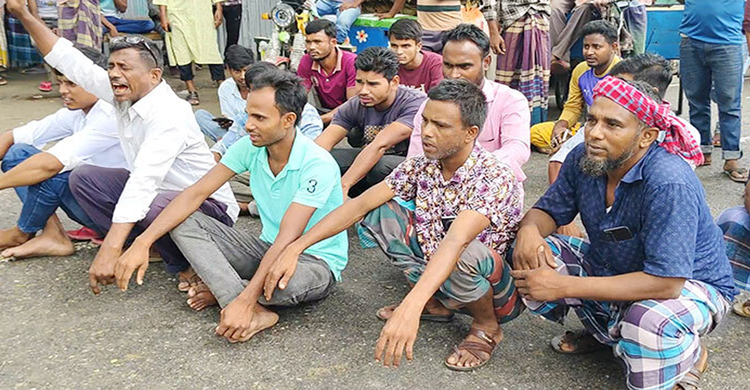 চাঁদাবাজি-মারধরের প্রতিবাদে লালমনিরহাট-বুড়িমারী মহাসড়ক অবরোধ