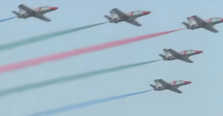 দৃষ্টিনন্দন ‘এয়ার শো’, দর্শনার্থীদের বাঁধভাঙা উচ্ছ্বাস