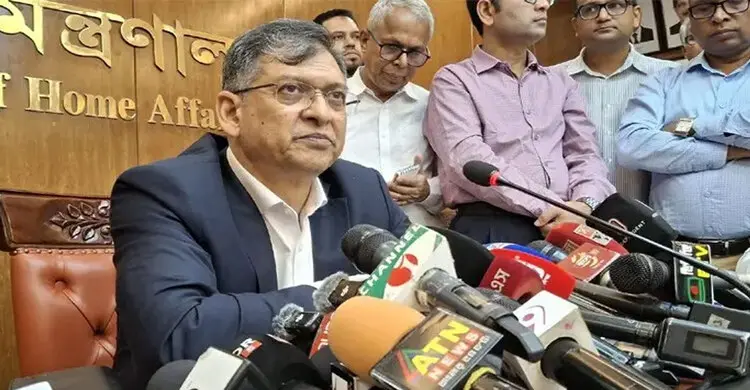 পুলিশের পোশাকে আগের জামা বহাল, প্যান্টের রং হবে খাকি