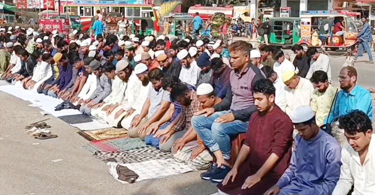 ওসমান হাদিকে হত্যা: দেশজুড়ে বিক্ষোভ-গায়েবানা জানাজা