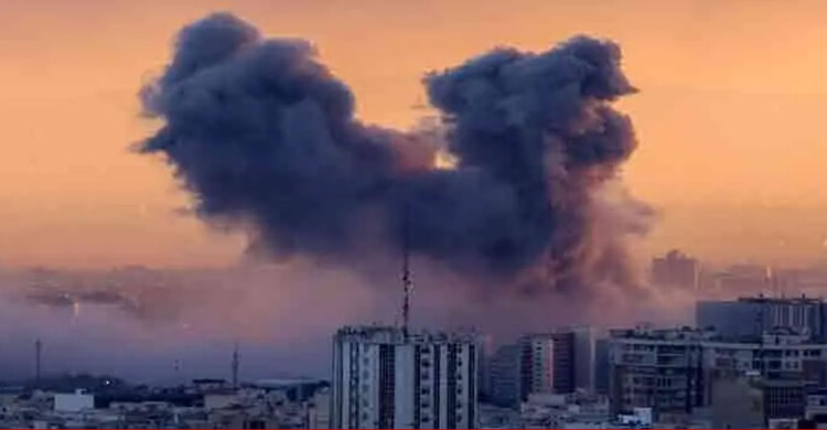 ইসরায়েল-যুক্তরাষ্ট্রের বিরুদ্ধে ইরান একা লড়ছে কেনো