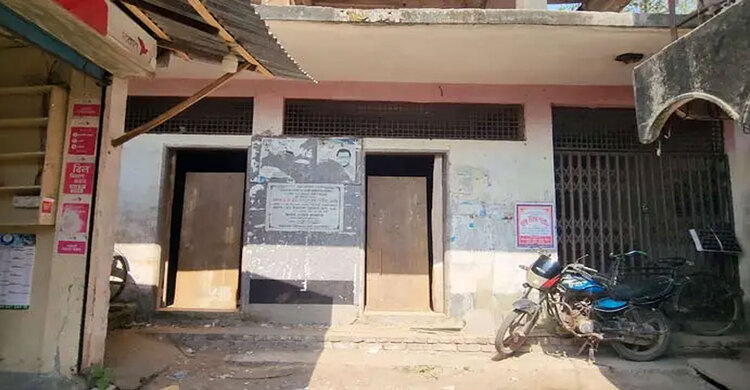 শরীয়তপুরে ভোরে আ’লীগ কার্যালয় খুলে উধাও কর্মীরা