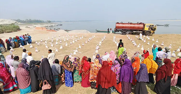 ২০০ অসহায় পরিবার পেলো ঈদ উপহার