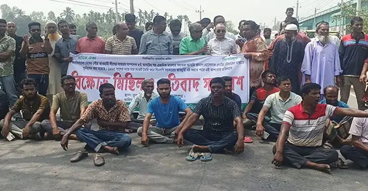 গাইবান্ধায় সড়ক অবরোধ, বৃহত্তর আন্দোলনের হুঁশিয়ারি