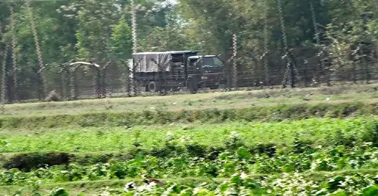 পাটগ্রাম সীমান্তে ঘাস কাটতে যাওয়া যুবককে বিএসএফের গুলি