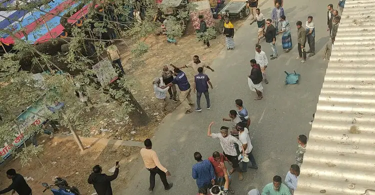 মুন্সিগঞ্জে বিএনপির দুই গ্রুপের মধ্যে দফায় দফায় সংঘর্ষ, আহত ১০