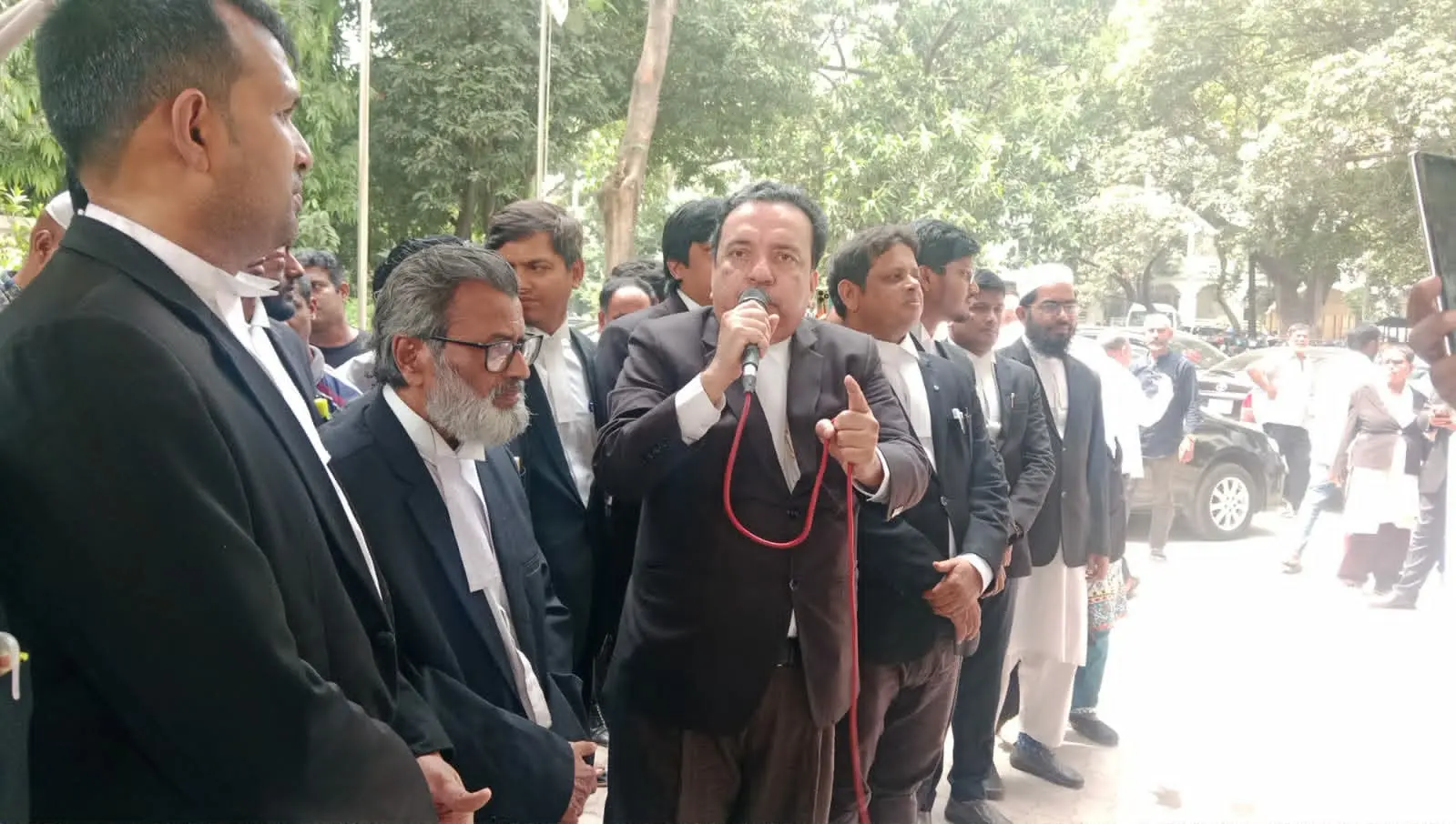 সুপ্রিম কোর্টে সপ্তাহে ২ দিন ভার্চুয়াল বিচার, আইনজীবীদের অসন্তোষ