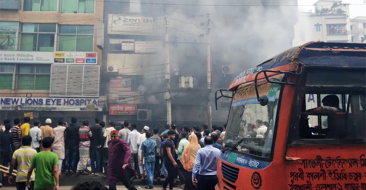 বাড্ডায় মিষ্টির দোকানের আগুন নিয়ন্ত্রণে