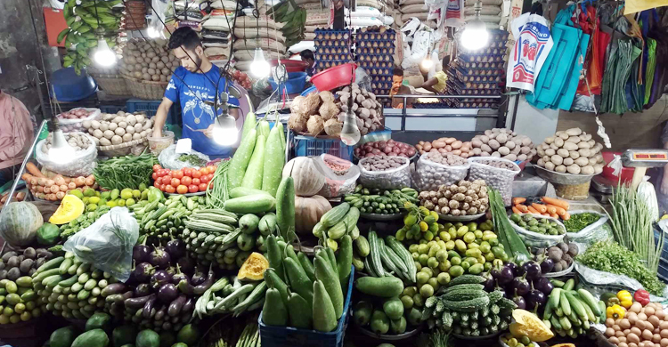 সাত পণ্যে অস্বস্তি, কমছে মাছ ও সবজির দাম
