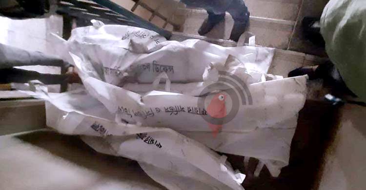 ছাদের দরজা বন্ধ থাকায় ধোঁয়ায় দম বন্ধ হয়ে মারা যান চারজন