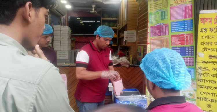জমেনি ইফতারি বাজার, প্রথম রোজায় ধরা খেয়েছেন অধিকাংশ ব্যবসায়ী