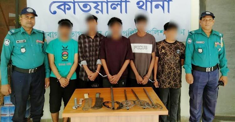 ডাকাতির প্রস্তুতিকালে দেশীয় অস্ত্রসহ গ্রেফতার ৫