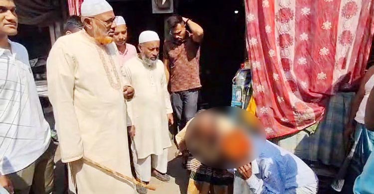 রোজা না রাখায় হোটেল থেকে বের করে এনে কান ধরিয়ে ওঠবস