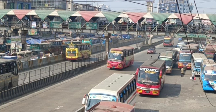 ঢাকা-চট্টগ্রাম মহাসড়কে গাড়ির চাপ নেই, বাড়তি ভাড়া আদায়ের অভিযোগ