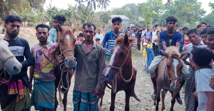 ফরিদপুরে ঐতিহ্যবাহী ঘোড়দৌড় প্রতিযোগিতা অনুষ্ঠিত