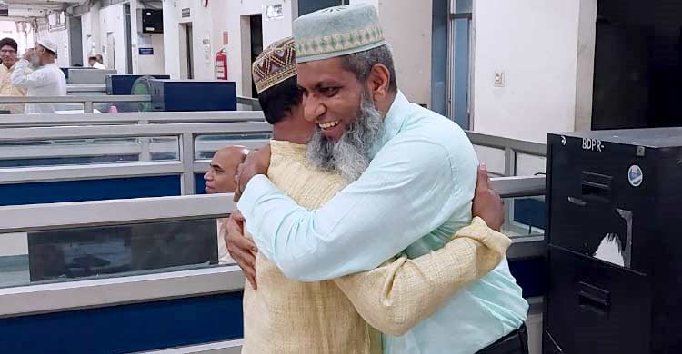 ছুটির পর খুললো ব্যাংক, ফুরফুরে মেজাজে কর্মীরা