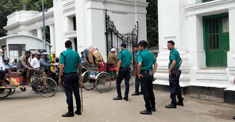 সাবেক মন্ত্রীসহ ১৬ জনের হাজিরা: ট্রাইব্যুনাল এলাকায় কড়া নিরাপত্তা