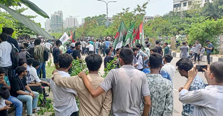 জনদুর্ভোগ এড়িয়েই চলছে পলিটেকনিক শিক্ষার্থীদের মহাসমাবেশ