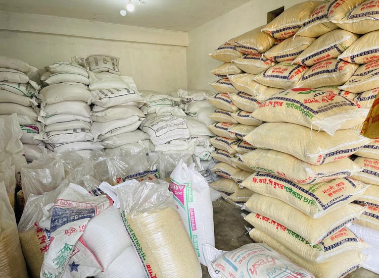 নওগাঁয় খাদ্যবান্ধব কর্মসূচির ২৯ হাজার কেজি চাল জব্দ