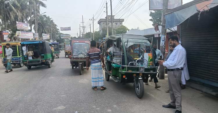 ভোলায় দ্বিতীয় দিনের মতো বন্ধ বাস চলাচল, ভোগান্তিতে যাত্রীরা