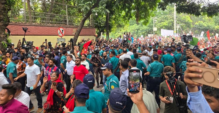 লাখো কর্মীর ভালোবাসায় সিক্ত খালেদা জিয়া