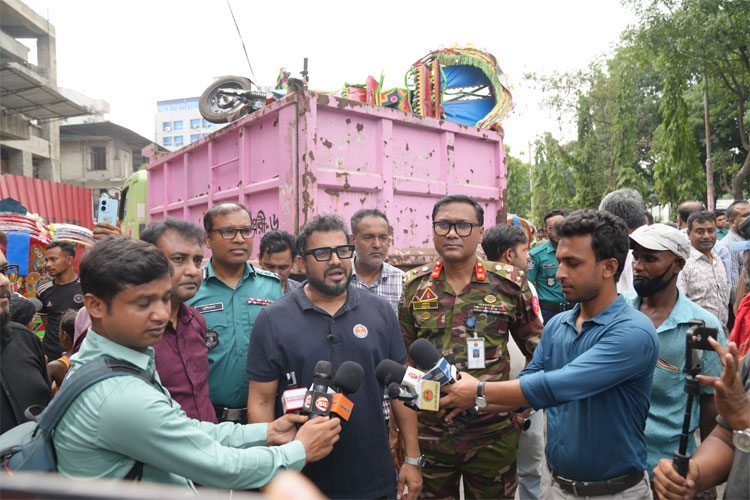 ঢাকার মূল সড়কে কোনো রিকশা চলতে পারবে না