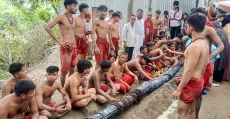 সোনারগাঁয়ে ৫০০ বছরের পাগলা গাছের মেলা