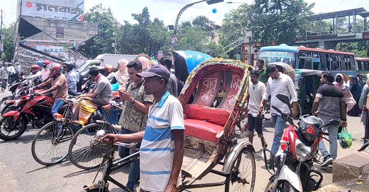 আন্দোলনে স্থবির ঢাকা, সীমাহীন দুর্ভোগে মানুষ