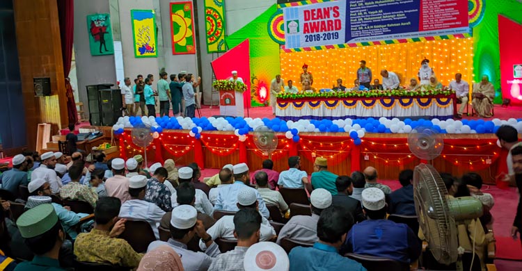 ইসলামী বিশ্ববিদ্যালয়ে ডিনস অ্যাওয়ার্ড পেলেন ৩৫ শিক্ষার্থী