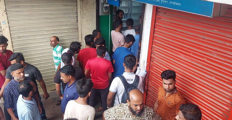 মৌলভীবাজারে দোকান থেকে ৪০ লাখ টাকার স্মার্টফোন লুট