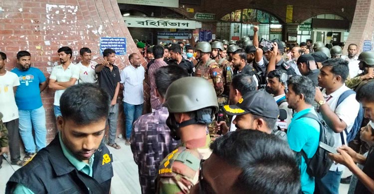 হাসপাতালে দালাল ধরতে র‌্যাব-সেনাবাহিনী-পুলিশ