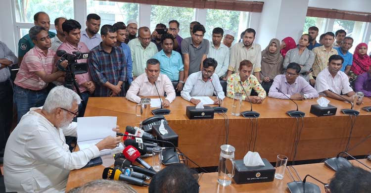 চাকরি অধ্যাদেশ বাতিলে ৩ উপদেষ্টাকে স্মারকলিপি দিলেন কর্মচারীরা
