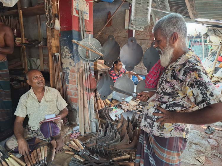 রূপ বদলেছে কামারপট্টির