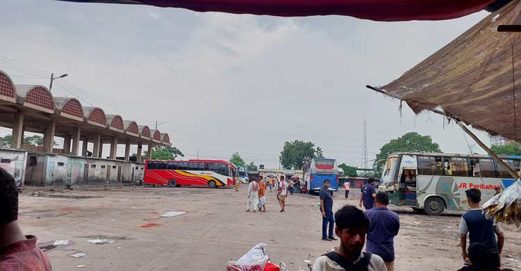 গাবতলীতে টিকিটের জন্য হাহাকার, হাজারো মানুষের যাত্রা অনিশ্চিত