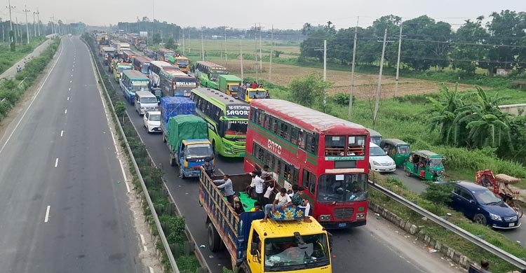 ‘চিন্তায় আছি, ঈদের নামাজের আগে বাড়িতে পৌঁছাতে পারবো কি না’
