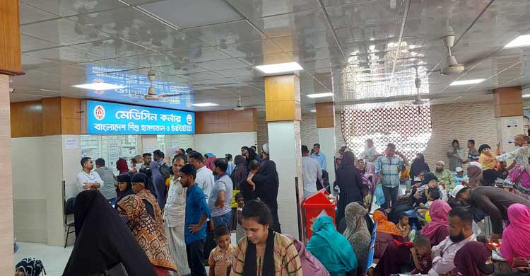 ‘জ্বর হলেই ভয় লাগে, ডেঙ্গু-করোনার আতঙ্কেই হাসপাতালে আসছি’