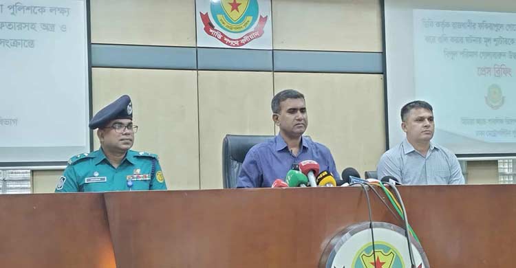 গ্রেফতার এড়াতে সিলিন্ডার বিস্ফোরণ করে নারী-শিশুকে হত্যার হুমকি