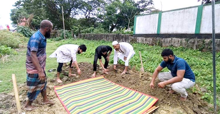 বাবার মরদেহ গ্রহণ করেননি ছেলে, দাফন করলো ব্রাহ্মণবাড়িয়া বাতিঘর